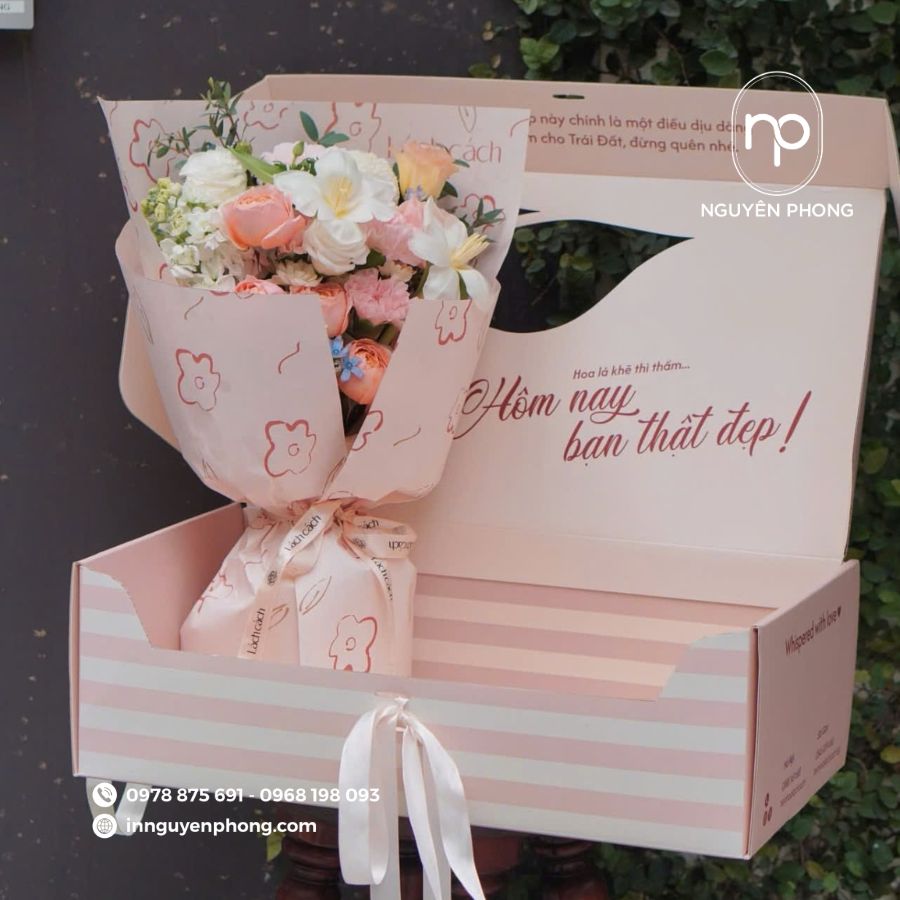 Mẫu túi giấy đựng hoa đơn giản